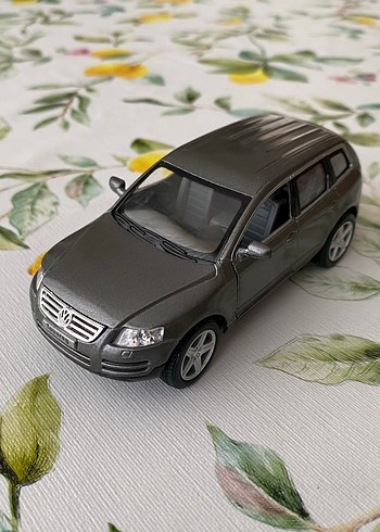 Kinsmart 1:38 Diecast Volkswagen Touareg (2003) model araba - Görsel 2