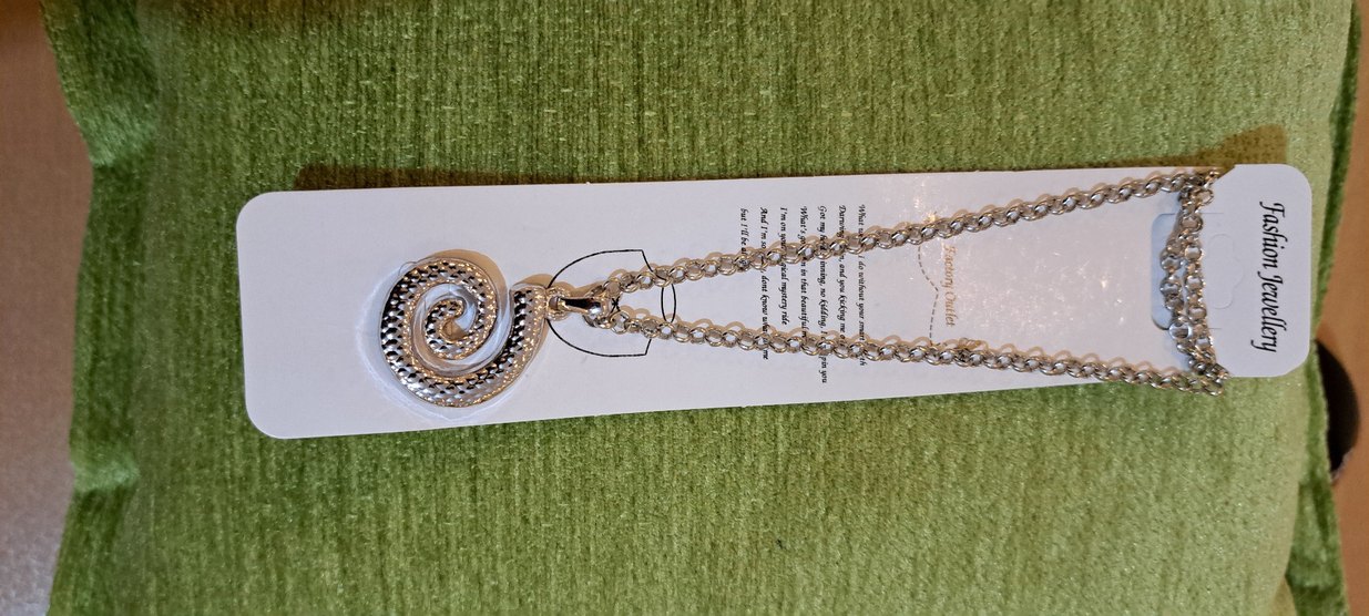 gumus Renkli geometrik Desenli Zincir Kolye - Görsel 2