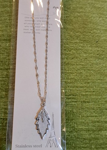 Zincir Detaylı Uzun Beyaz Kadın Kolye - Görsel 3