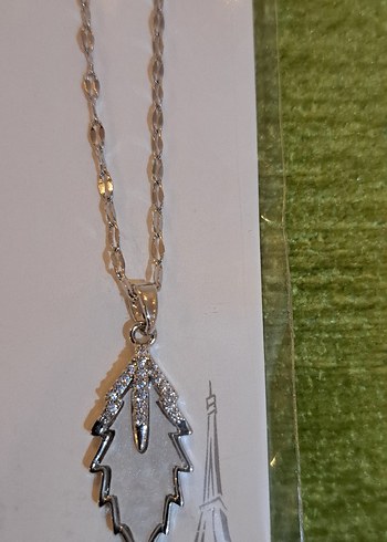 Zincir Detaylı Uzun Beyaz Kadın Kolye - Görsel 2