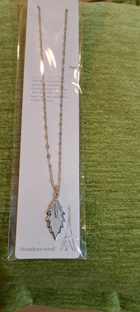 Zincir Detaylı Uzun Beyaz Kadın Kolye - Görsel 3