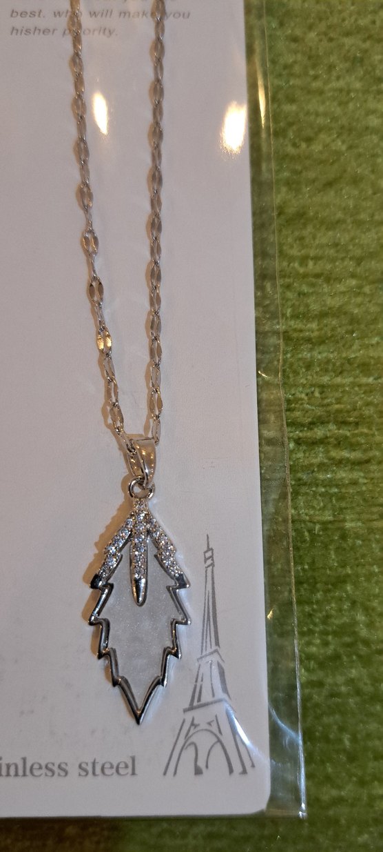 Zincir Detaylı Uzun Beyaz Kadın Kolye - Görsel 2