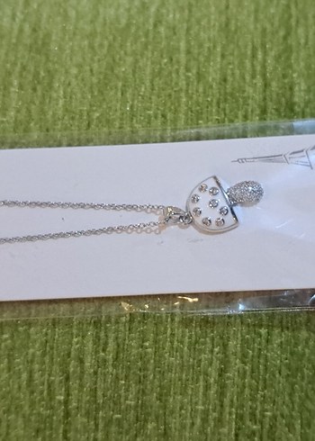 Mini Beyaz Mantar Detaylı Zincir Kolye - Görsel 2