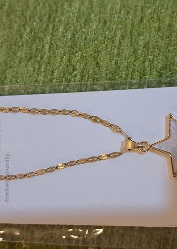 Altın Renk Zincir Detaylı Yıldız Kolye - Görsel 3