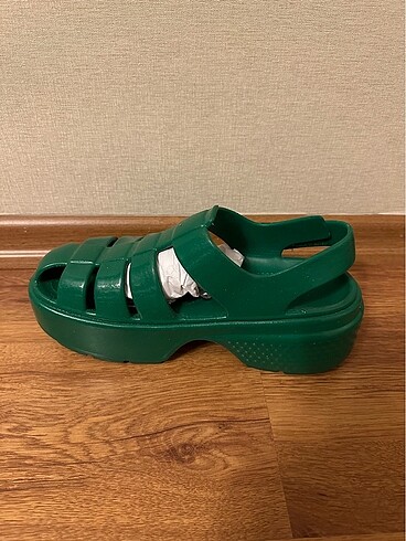 39 Beden yeşil Renk Crocs Stomp Fisherman High Shine Sandal