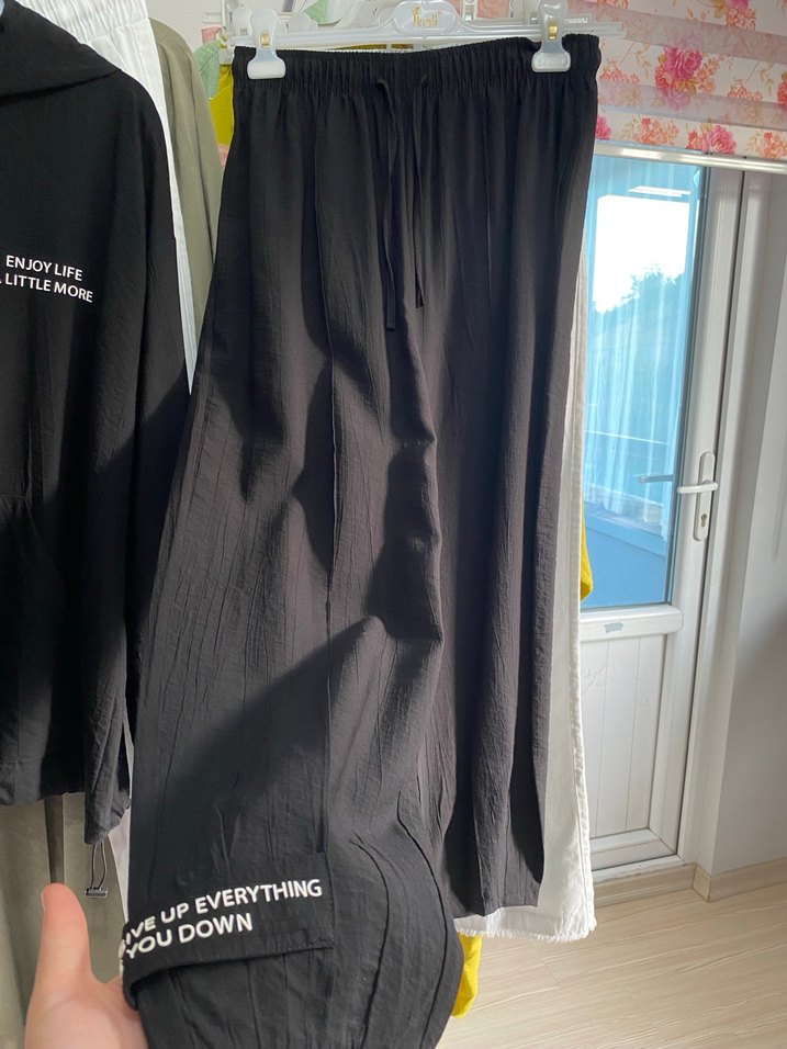 Siyah Kapüşonlu midi pantolonlu takım giy çık ürünü - Görsel 2