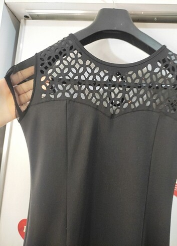 H&M Siyah delikli elbise