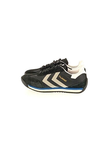 Hummel Spor Ayakkabı %70 İndirimli.