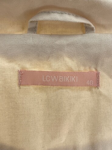 40 Beden çeşitli Renk LC Waikiki Trenchcoat %70 İndirimli.