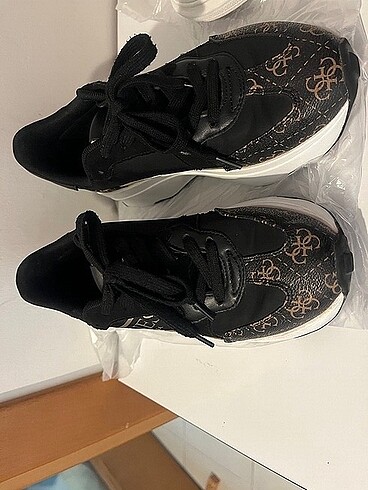 38 Beden GUESS SNEAKER