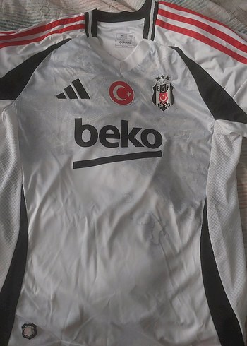 Beşiktaş forması (futbolcudan)