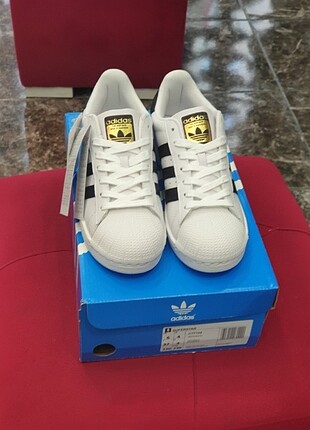 Adidas ORJİNAL ÜRÜNDÜR 