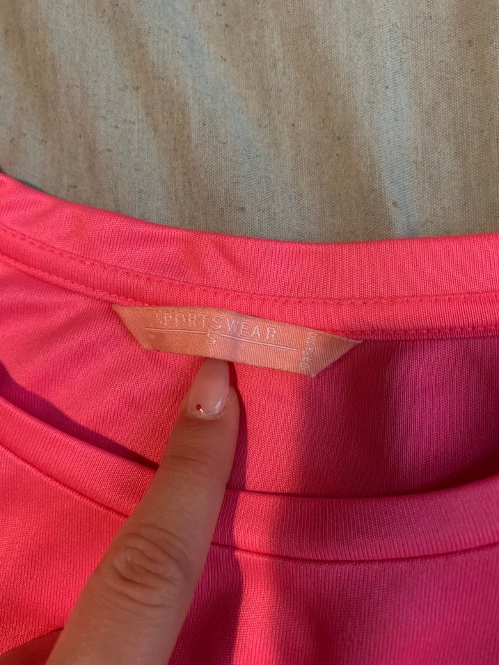 Pembe Baskılı Kısa Kollu Spor Tişört ve Gri Tayt - Görsel 2