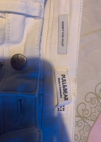 Pull and Bear Düğmeli Beyaz Dar Kesim Yüksek Bel Pantolon