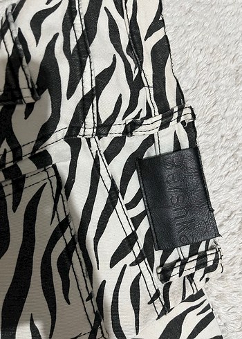 Bershka Kadın Zebra Desenli Flare Jean