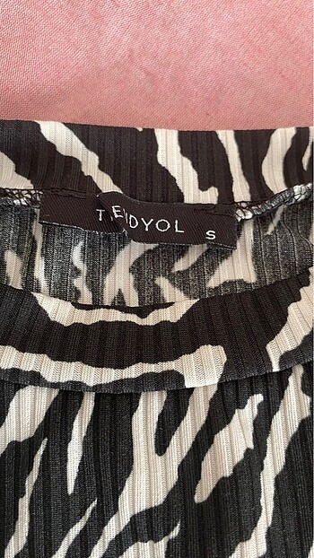 Trendyol & Milla Zebra crop