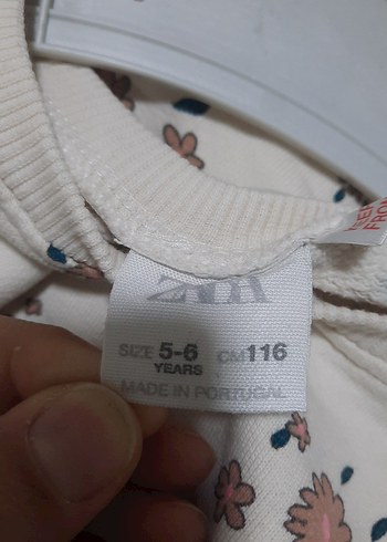 5 Yaş Beden Kız Çocuk Çiçek Desenli Uzun Kollu Sweatshirt