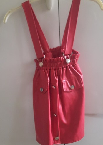 Kız Çocuk Deri Parlak Kırmızı Askılı Elbise - Görsel 2