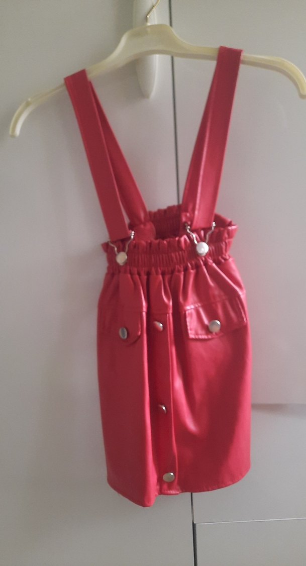Kız Çocuk Deri Parlak Kırmızı Askılı Elbise - Görsel 2