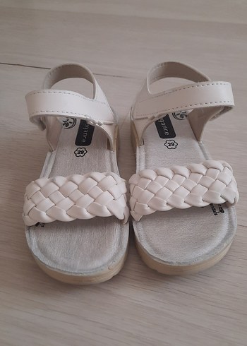 Beyaz Kız Çocuk Örgü Detaylı Sandalet