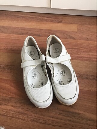 beyaz ayakkabı