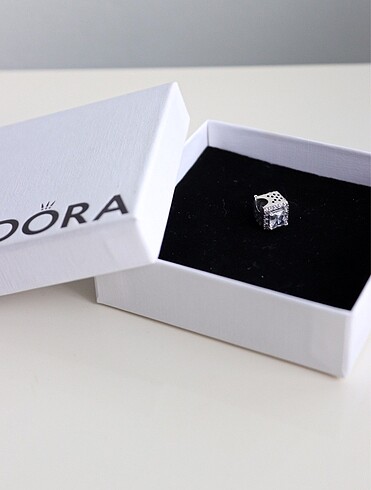 Pandora Baget taşlı Pandora charm