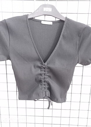 On büzgülü yarım croptop