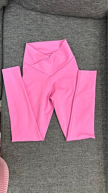 Pembe tayt