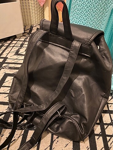 Siyah sırt çantası - Görsel 2