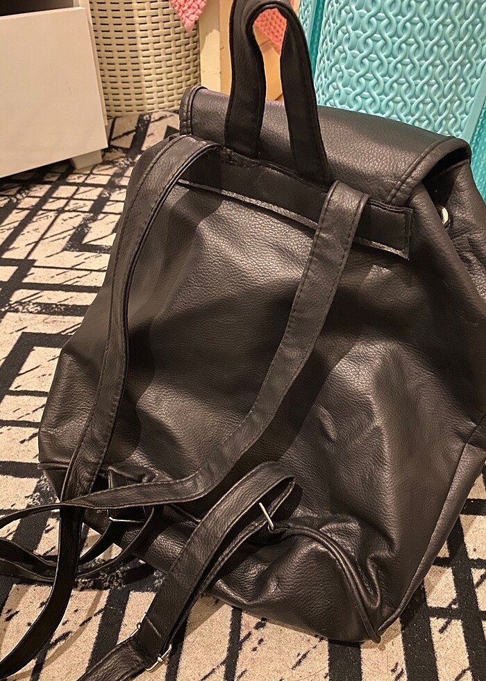 Siyah sırt çantası - Görsel 2