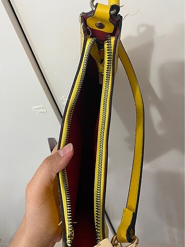  Beden Sarı mini kol çantası