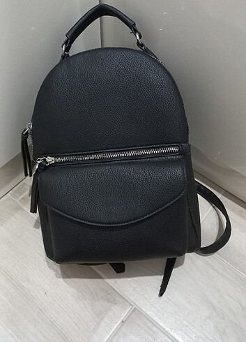 Stradivarius sırt çantası 