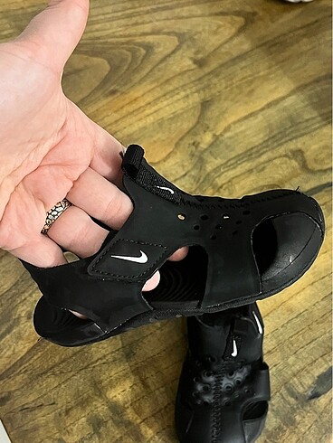 25 Beden siyah Renk Nike sandalet