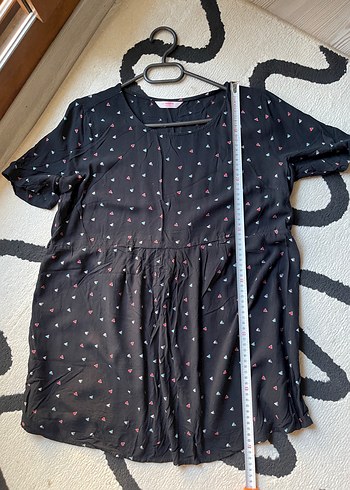 V Yaka Düğmeli Gri Hamile Tişörtü - Görsel 4