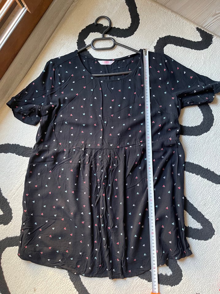 V Yaka Düğmeli Gri Hamile Tişörtü - Görsel 4