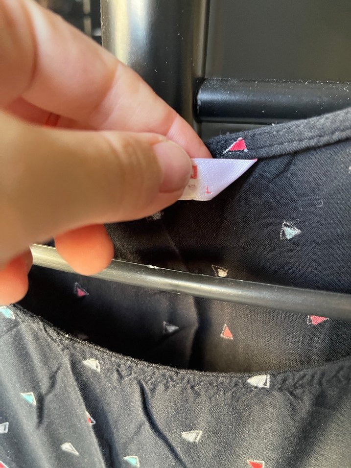 V Yaka Düğmeli Gri Hamile Tişörtü - Görsel 5