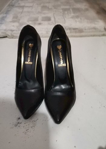 Tokalı Siyah Stiletto Topuklu Kadın Ayakkabı