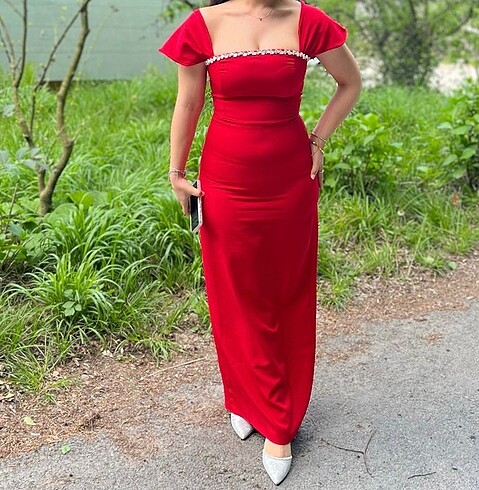 Kırmızı abiye elbise