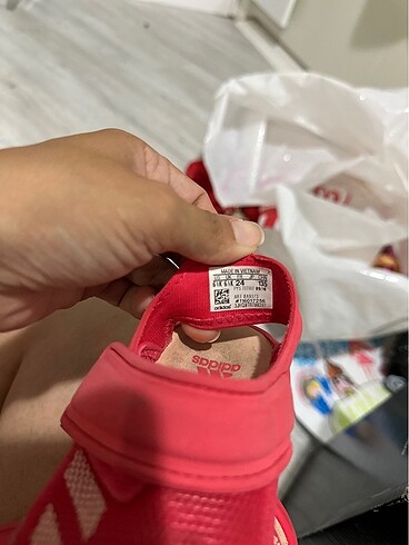 24 Beden kırmızı Renk Sandalet