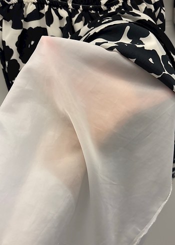 Siyah Beyaz Çiçek Desenli Kadın elbisesi - Görsel 7