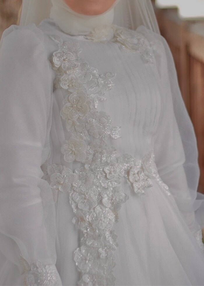 Sade zarif tesettür gelinlik - Görsel 4