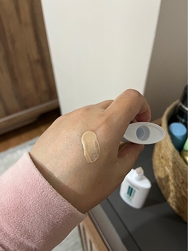 Beden Renk Loreal paris yüz güneş kremi bright reveal light