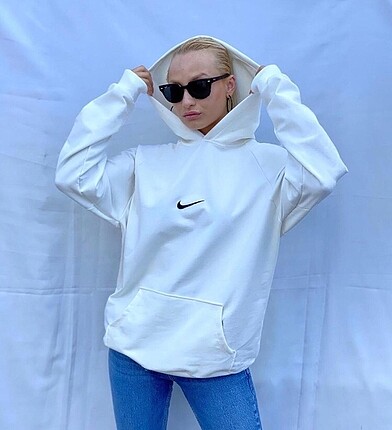 Beyaz nike sweatshirt