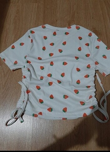 s Beden Çilek desenli crop bluz