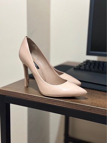 İnci Pudra Stiletto