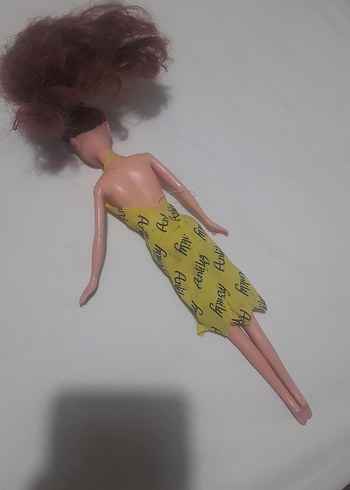 Sarı Renkli Elbiseli Bebek - Görsel 4