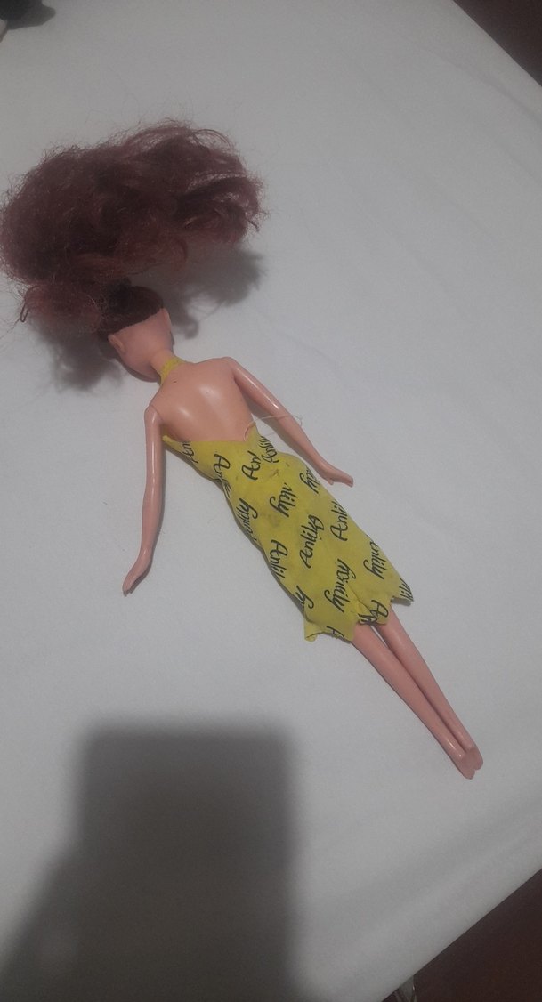 Sarı Renkli Elbiseli Bebek - Görsel 4