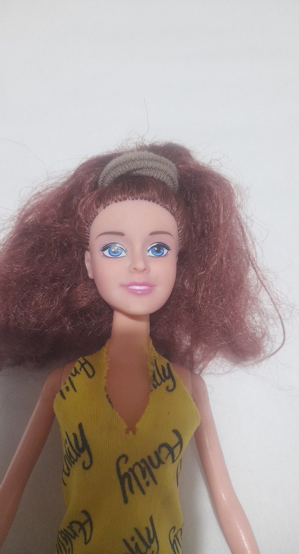 Sarı Renkli Elbiseli Bebek - Görsel 2