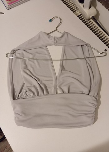 Gri Kolsuz Sırt Dekolteli Drapeli Mini Bluz - Görsel 2