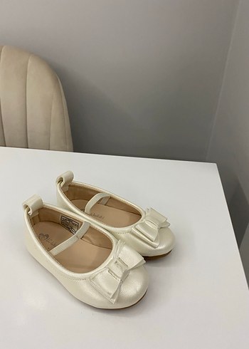 Kız Çocuk Beyaz Fiyonklu Babet Ayakkabı - Görsel 3